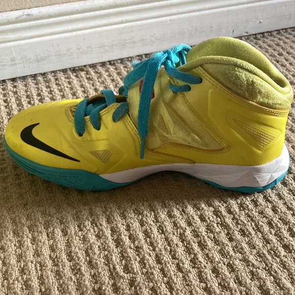 yellow lebron James basketball shoes - Picture 3 of 4